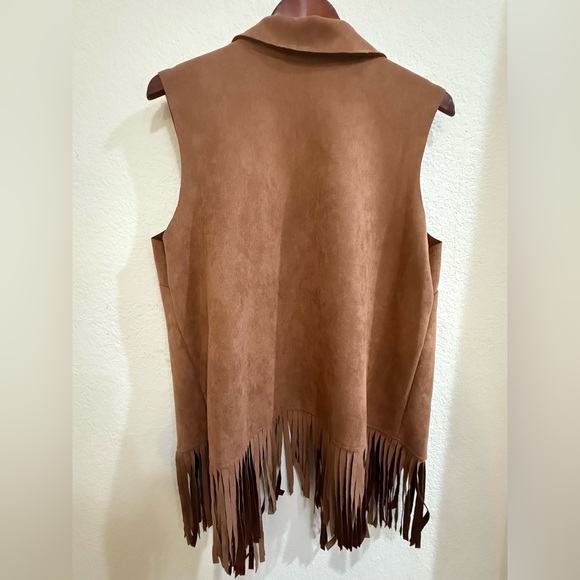 Composition/Zusamme Fringed Suede Sleeveless Vest in Cognac Brown - Picture 2 of 11